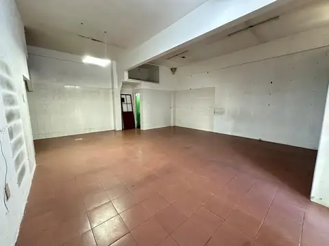 Local en Alquiler en Parque Chas, $ 2.450.000