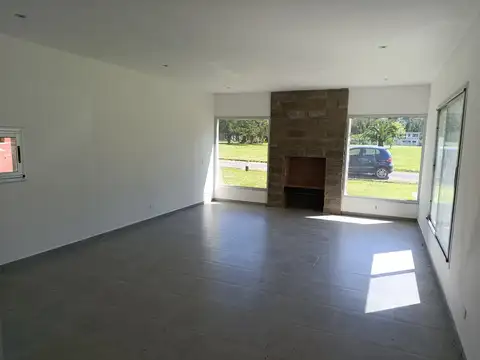 Casa 5 ambientes con 2 baños