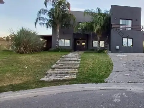 Casa En Venta En Barrio El Cazal