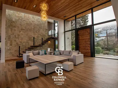 Casa 7 ambientes con 5 baños