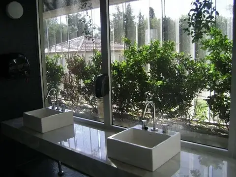 Oficina en Venta con 15 cocheras