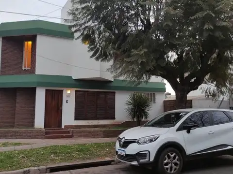 Casa  en Venta ubicado en Castelar, Morón, G.B.A. Zona Oeste - AMA0094_LP545163_8