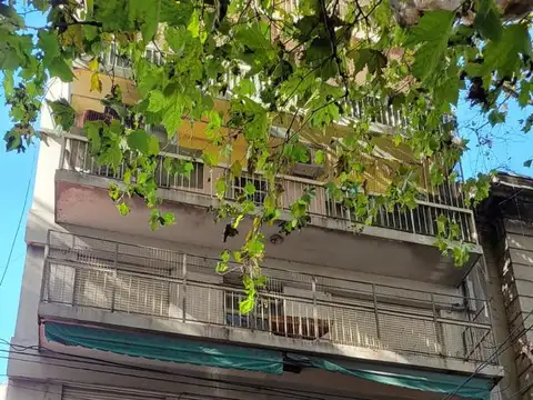 HIPOLITO YRIGOYEN al 3100, Almagro, SUPER LUMINOSO