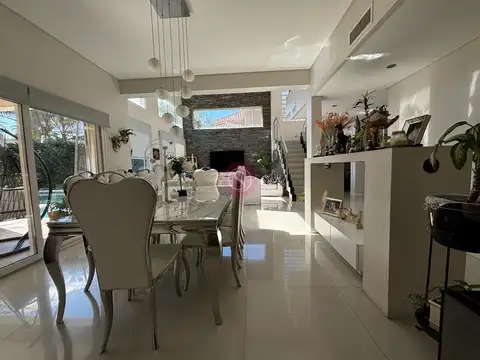 Casa en Alquiler Temporal con 1 cochera