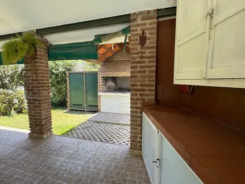 CASA ALQUILER CUATRO DORMITORIOS QUINCHO JARDIN PISCINA FUNES SANTA FE