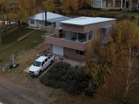 Casa en Venta con 2 cocheras