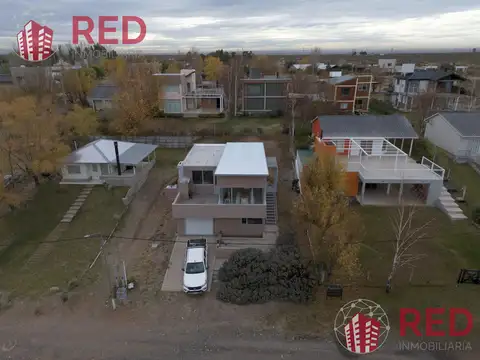 Casa  frente al lago Mari Menuco