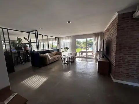 Casa 4 ambientes con 4 baños