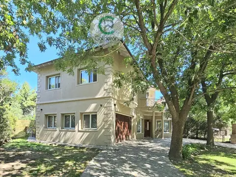 Casa 5 ambientes con 4 baños