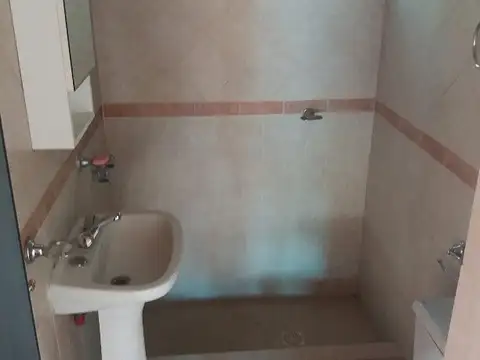 3 deptos + casa + local en venta en Belen De Escobar