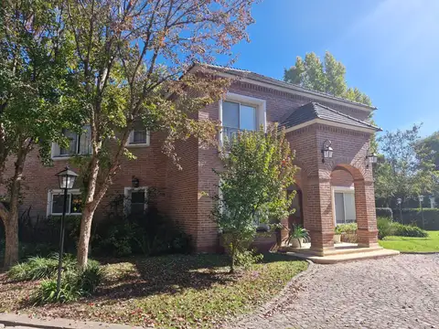 Casa en Barrio Cerrado Los Fresnos.