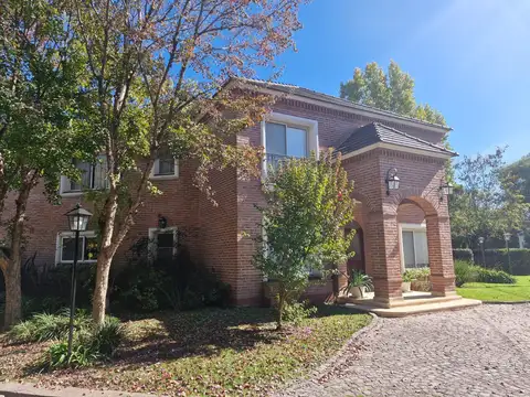 Casa 7 ambientes con 6 baños