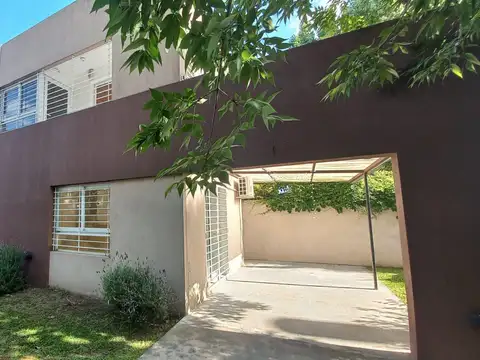 Dúplex independiente de 2 dormitorios en Gonnet