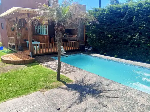 Casa en Alquiler Temporal con 4 cocheras