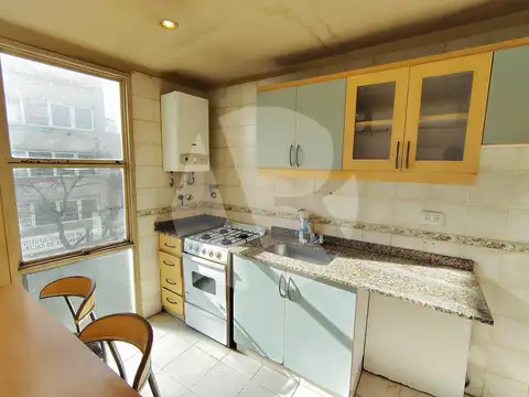 Venta monoambiente con balcón en Flores