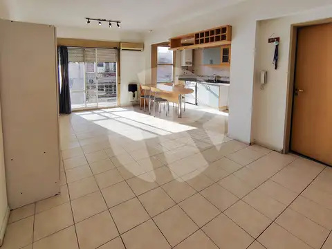 Venta monoambiente con balcón en Flores