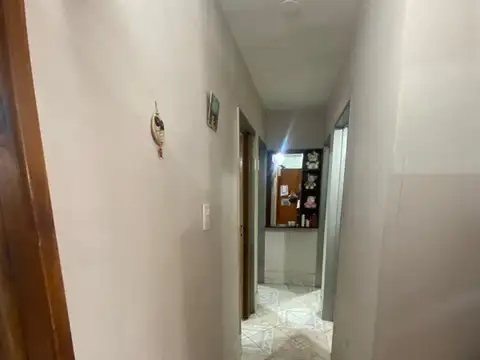 Casa 8 ambientes con 2 baños