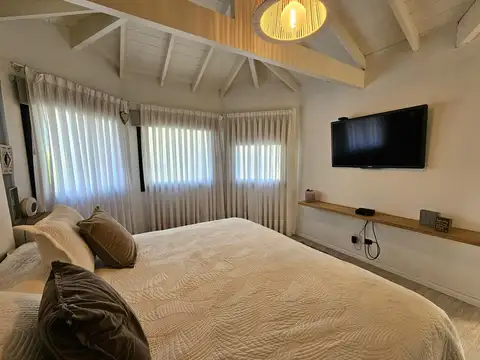 Casa 5 ambientes con 4 baños