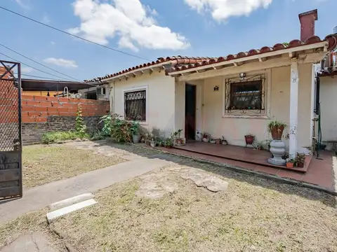 Casa 3 amb + DEP a Refaccionar - C. Evita -PERMUTA