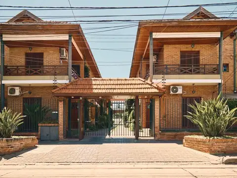 CASA TRIPLEX 3 AMB, COCHERA, PLAYROOM, AP CREDITO!