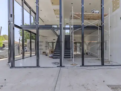 ALQUILER LOCAL CON COCHERA A ESTRENAR EN GONNET