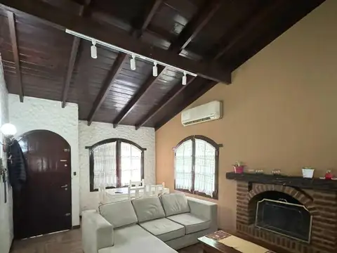 Casa 4 ambientes con 2 baños