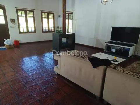 Casa 5 ambientes con 2 baños