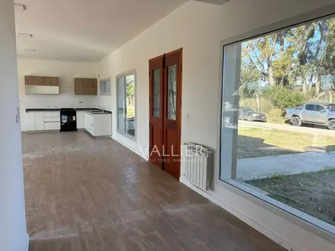 Casa 4 ambientes con 2 baños