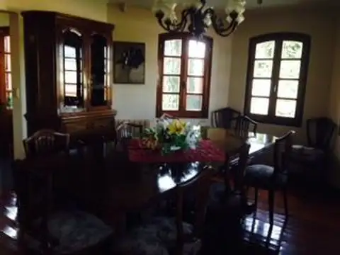 Casa en Venta con 4 cocheras