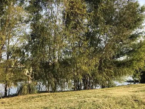 AFG Lote a la Laguna en Barrio Nautico  El Cazal, Escobar