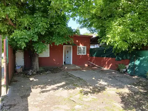 ¡Tres inmuebles! + frente libre (ubicado sobre importante avenida), en San Miguel