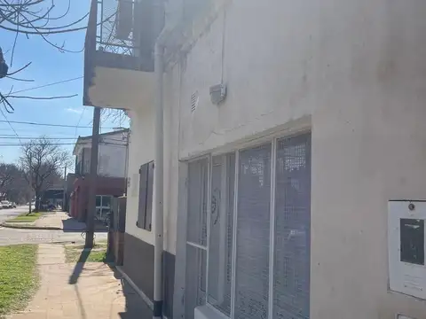 Casa 2 dormitorios + Local comercial Centro de Funes