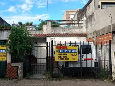 CASA 4 AMB CON GARAGE P/ 2 AUTOS, FONDO LIBRE C/PILETA, QUINCHO C/PARRILLA Y TERRAZA X T/SUPERFICIE.