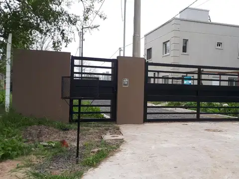 34 E/ 132 y 133  - LOTE EN SAN CARLOS BARRIO SEMI CERRADO