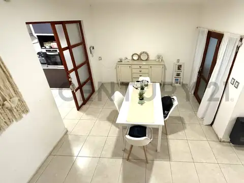 Dean Funes 1100, Piso 0