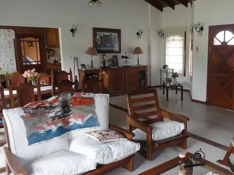 Casa 5 ambientes con 4 baños