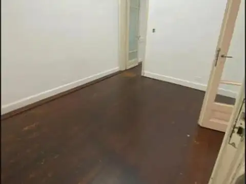 Oficina 5 ambientes con 2 baños