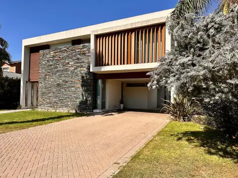 Casa en Venta en Funes, USD 540.000