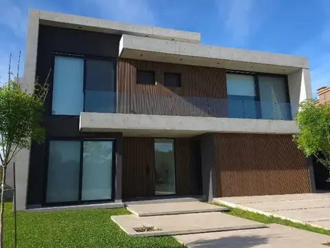 Casa en Alquiler de 5 dormitorios