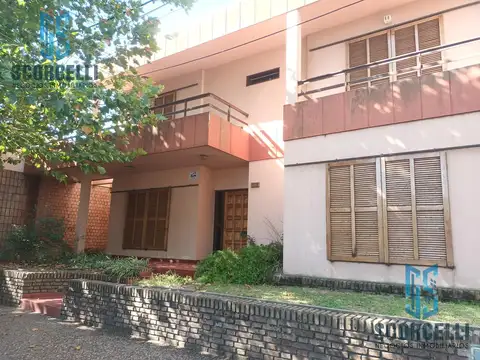 Excelente casa en el centro- 6 Amb- gran parque- cocheras- terrazas