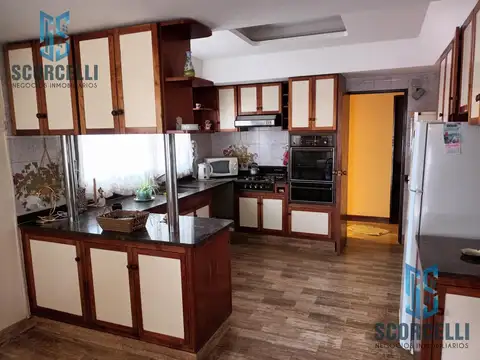 Casa en Venta con 4 cocheras