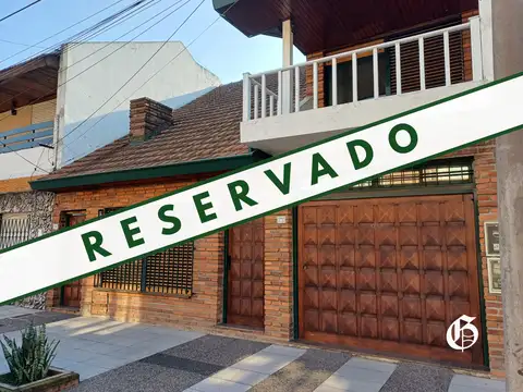 Excelente PH al frente de 3 amb. Living. Comedor. Cocina. 2 Dormitorios. Garage. Patio. APTO CREDITO