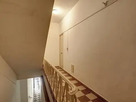 Inmueble comercial desarrollado en planta baja y primer piso en Propiedad Horizontal .