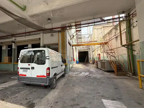 Depósito con Oficinas en venta Constitucion 6800 mts cub en 4 plantas