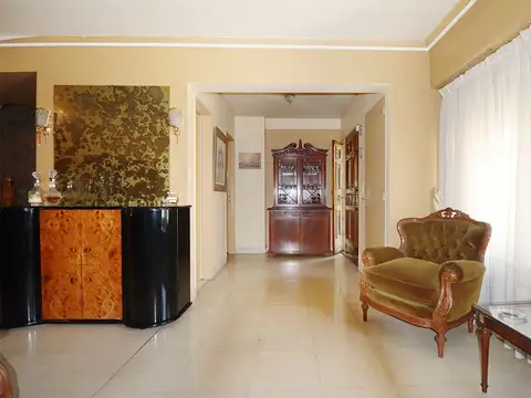 Casa 5 ambientes con 4 baños