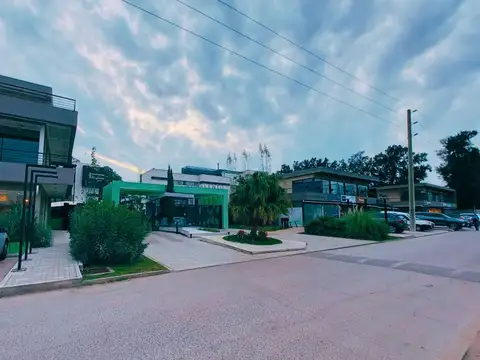 VENTA COCHERA CUBIERTA EN SOTAVENTO, CANNING