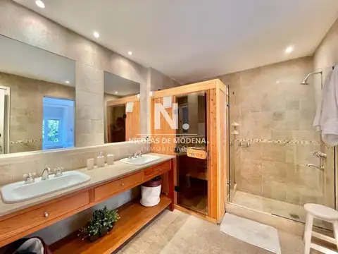 Casa en Venta en Playa Brava, USD 3.300.000