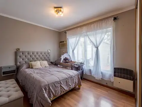 VENTA - Casa  de 2 dormitorios con terreno - Barrio Belgrano,  Rosario.
