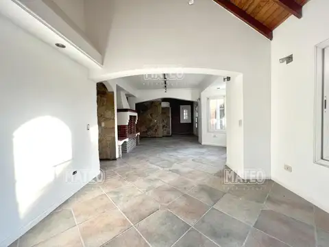 Casa en Venta con 2 cocheras