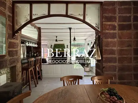 Casa en Alquiler con 1 cochera